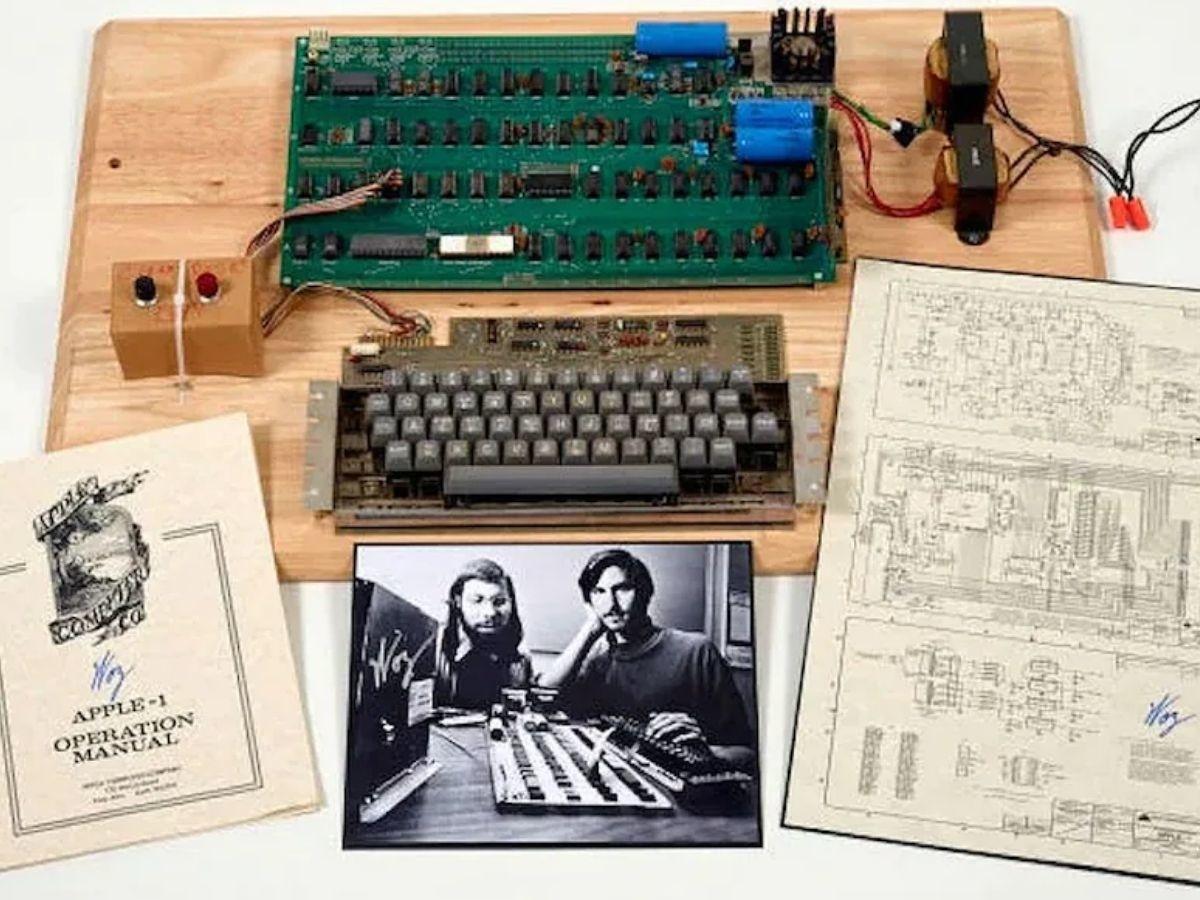 Apple-1 wooden computer possibly hand-built by Steve Jobs could be yours -  CNET