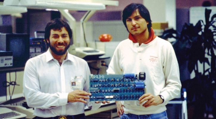 Apple-1 wooden computer possibly hand-built by Steve Jobs could be yours -  CNET