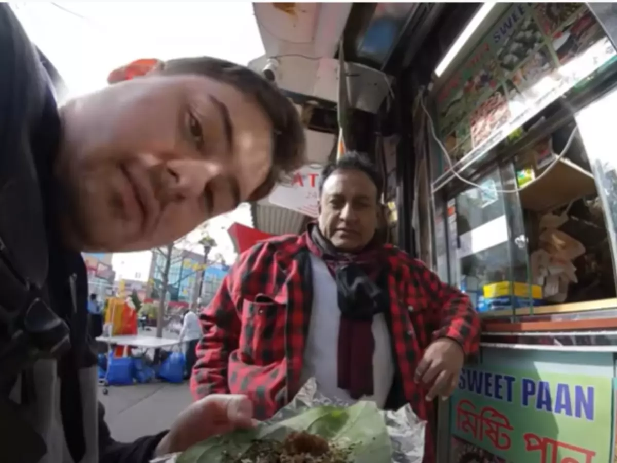 guy goes to a bengali paan shop