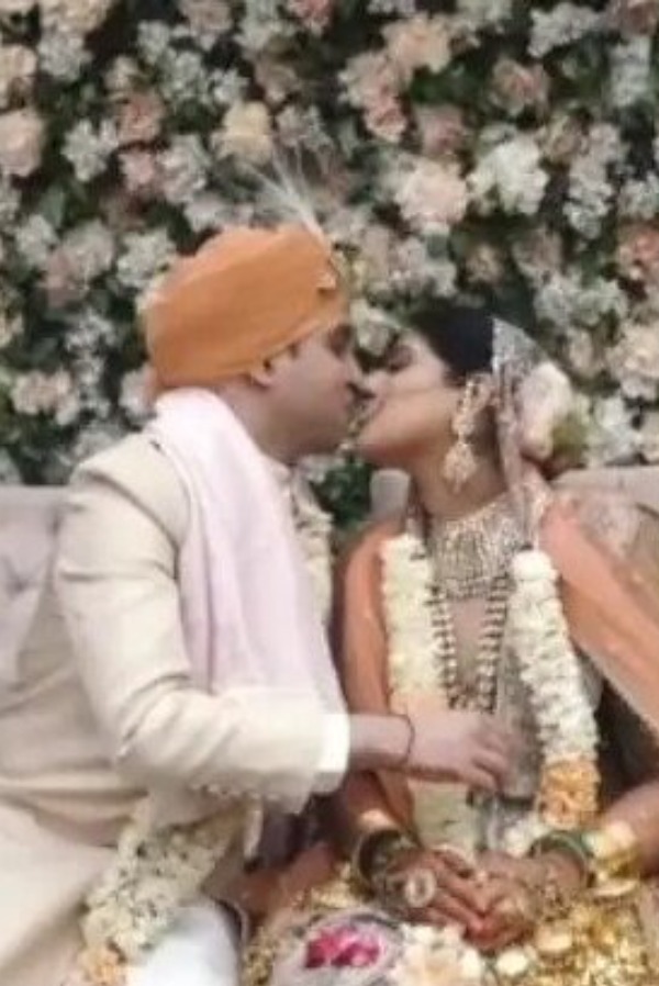 Viral Video Shows Desi Bride And Groom Share A Kiss On Father's Request With Help From The Priest 