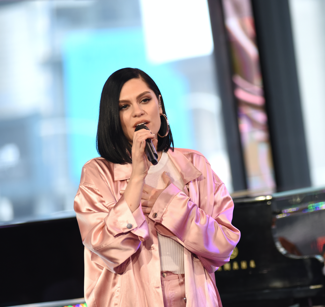 Singer Jessie J Performs On Stage Hours After Miscarriage, Shares Her(00)