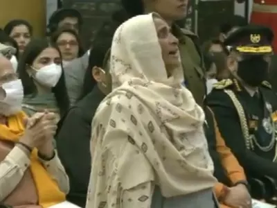 bilal ahmed magrey mother sara begum sobs during receiving shaurya chakra