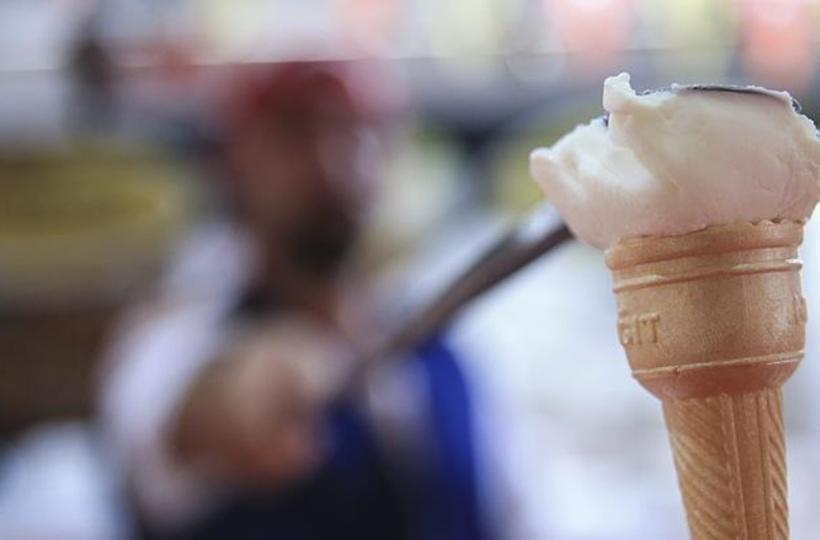 Man Runs Away With Large Scoop After Outwitting Turkish Ice Cream Trickery