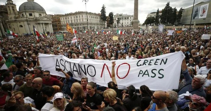 Thousands March In Rome To Protest Workplace Vaccine Rule Of Getting A ...
