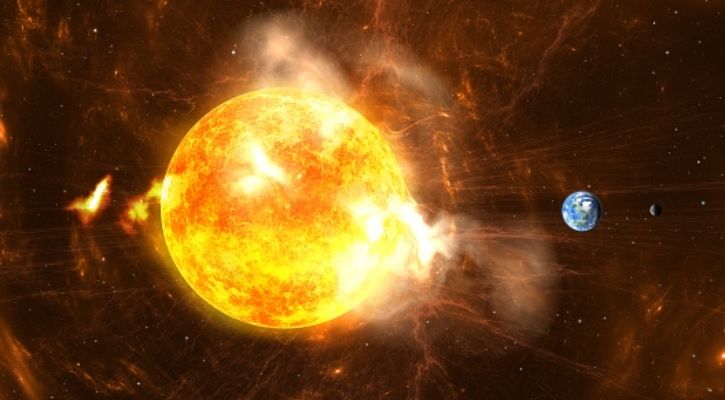 Un’enorme tempesta solare colpirà la Terra oggi, gli scienziati hanno avvertito: cosa sappiamo?