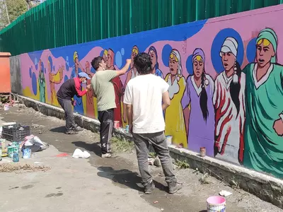 Students Paint Kashmir City With Its Culture  