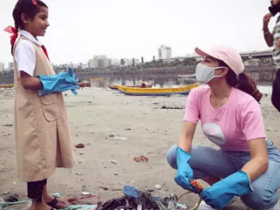 'Let’s Pledge To Save This City,' Jacqueline Fernandez Cleans Mumbai Beach On Gandhi Jayanti