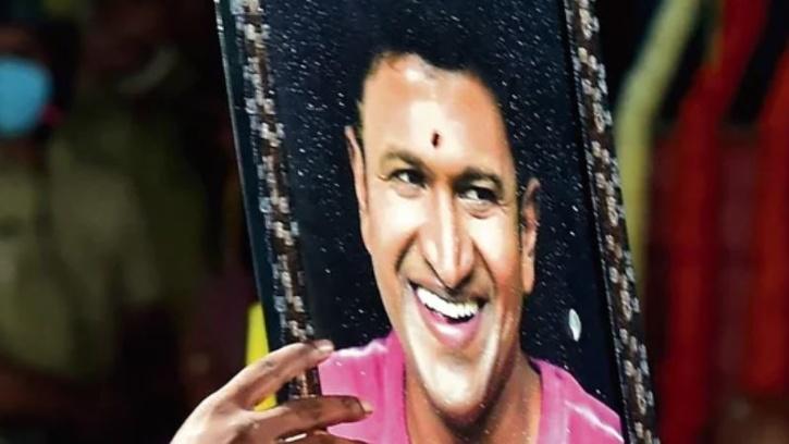 Fans Show Up In Large Numbers To Pay Last Respects To Puneeth Rajkumar At Kanteerava Stadium