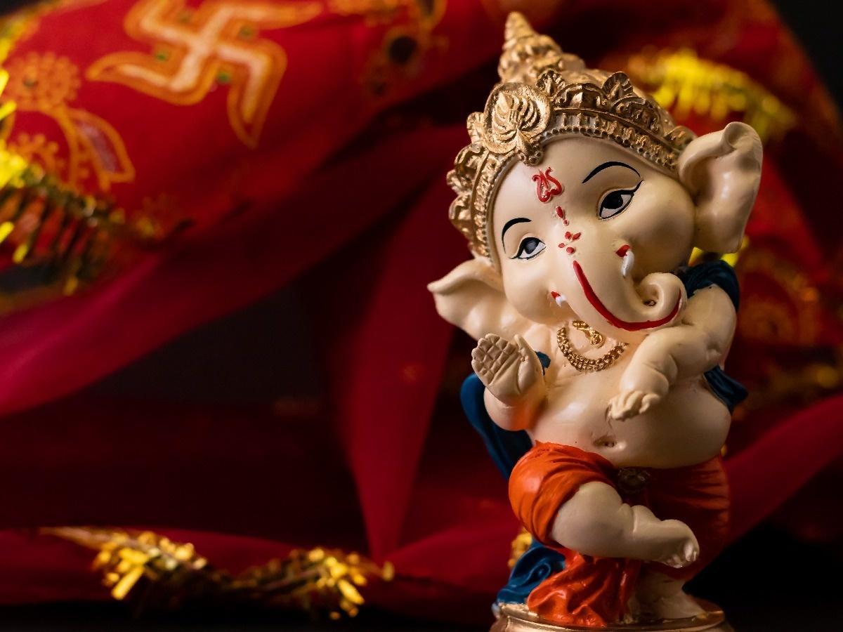 Happy Ganesh Chaturthi 2022 Top 50 Wishes Messages Quotes And Images To Share With Your Loved 9556