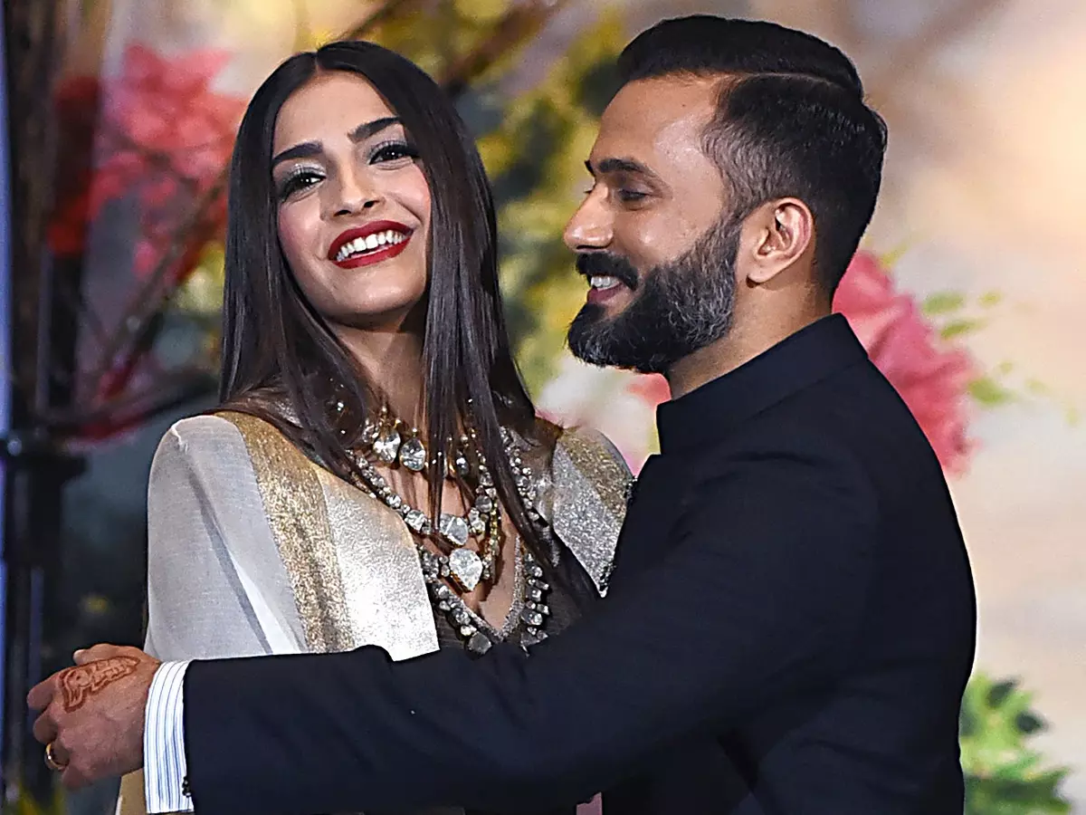 Anand Ahuja Sonam Kapoor Anand Ahuja and Sonam Kapoor pose for their wedding reception.