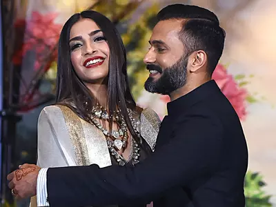 Anand Ahuja and Sonam Kapoor pose for their wedding reception.