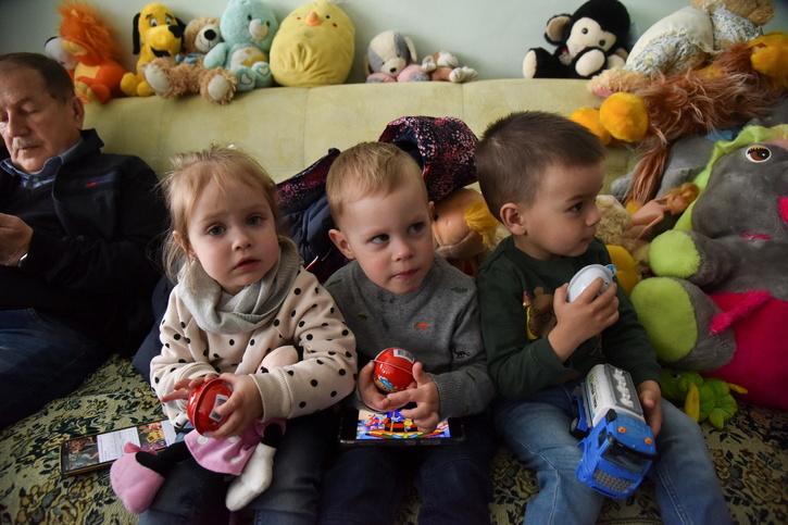 Anak-anak di Ukraina