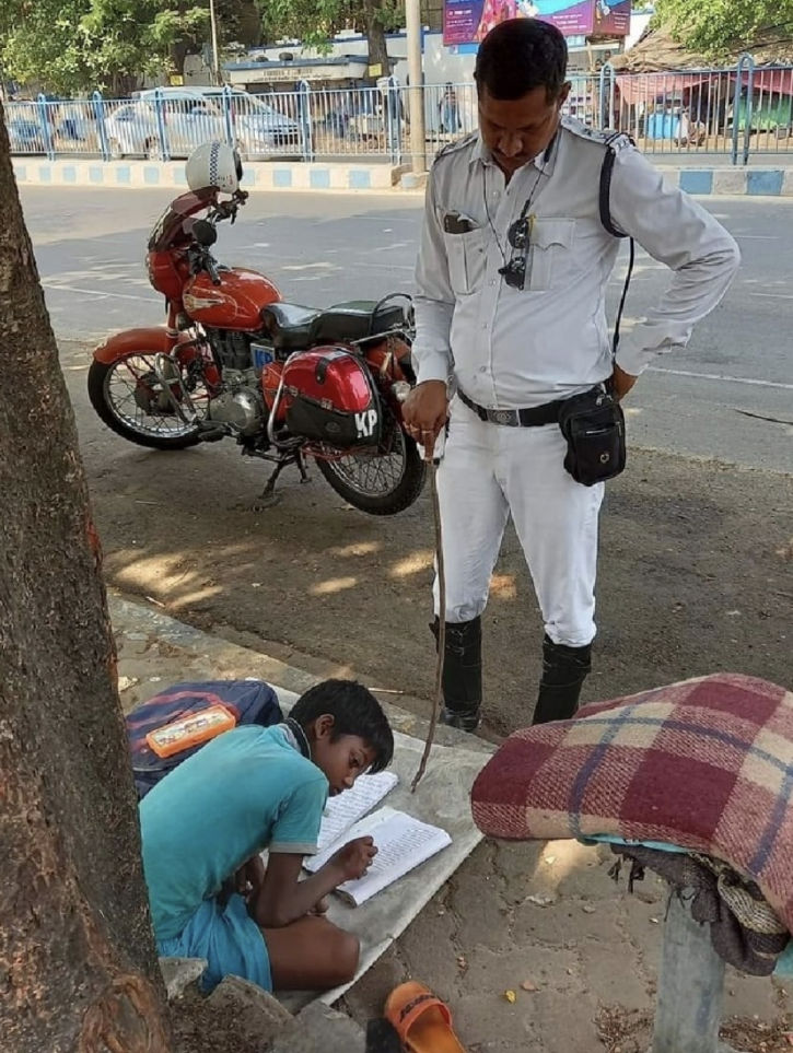 Kolkata Traffic Cop Hailed As 'Hero' For Mentoring An 8-Year Old While Managing Traffic