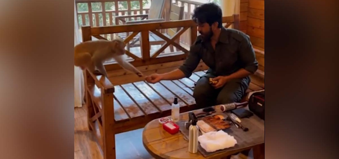 viral-video-ram-charan-feeding-a-monkey-625cffe65bf99 Indiatimes