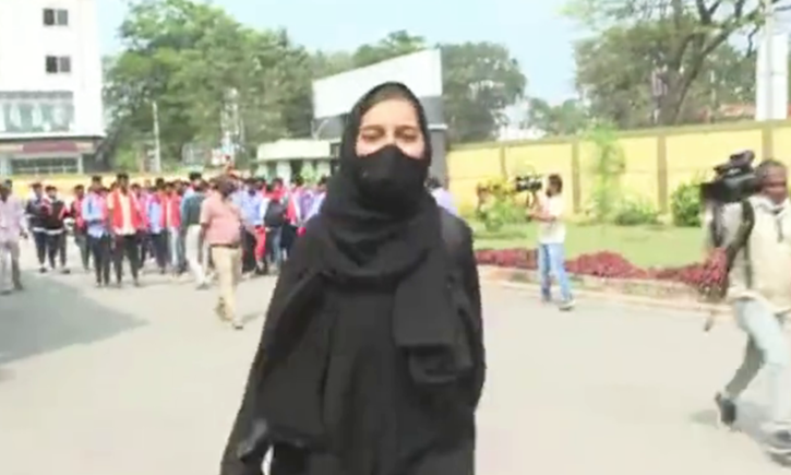 Karnataka Hijab Row Muskan Khans Father Tells Al Qaeda We Are Living