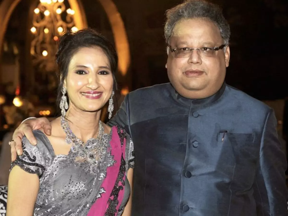 rakesh jhunjhunwala and wife