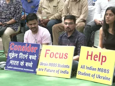 Students Who Returned From Ukraine Protest At Jantar Mantar Demanding To Complete Remaining Education
