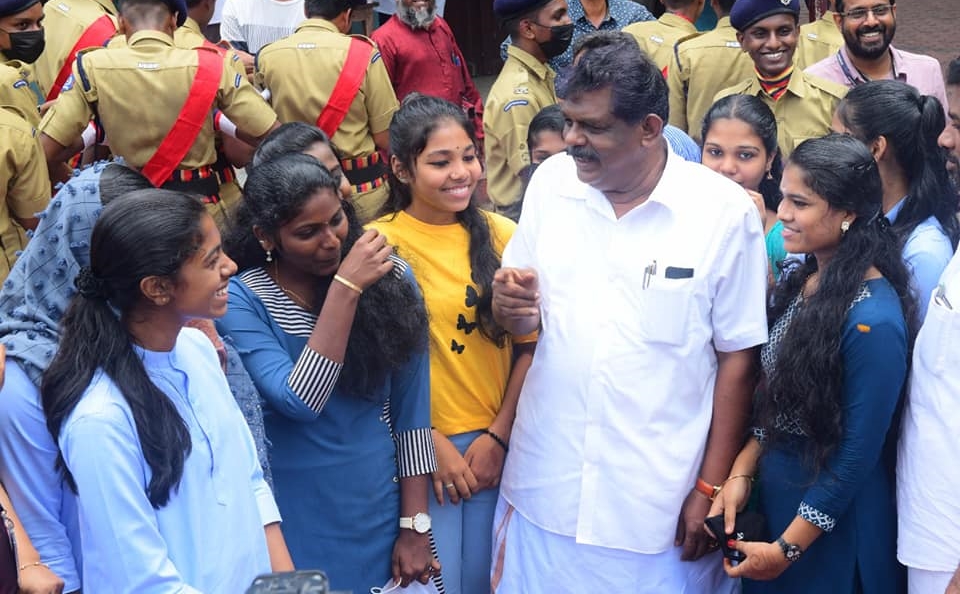 203-Year-Old Boys School In Kerala Welcomes First Batch Of Girl Students, After 40 Years