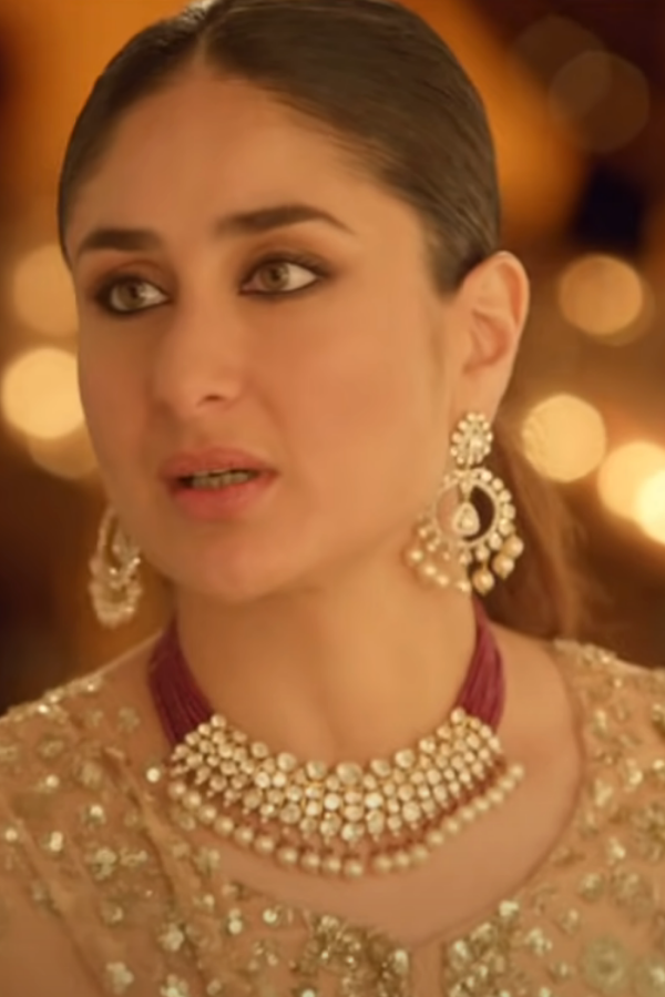 Fans Dig Out The Ad That Made Aamir Choose Kareena Over Manushi Chhillar For 'Laal Singh Chaddha'