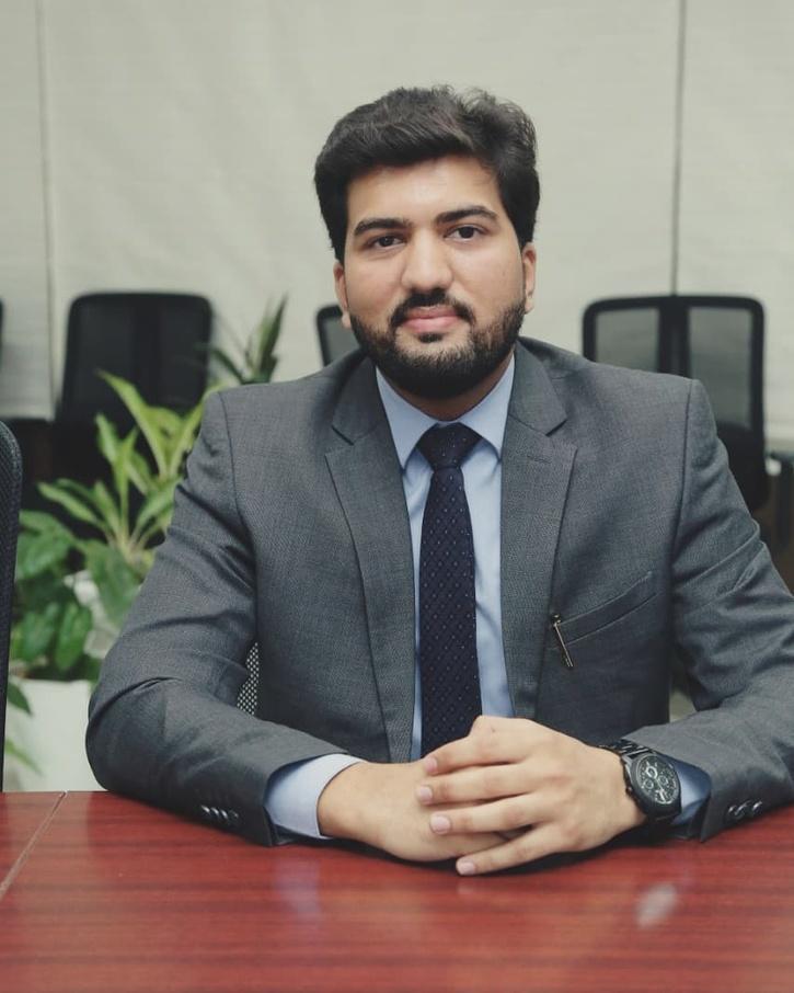 IAS हिमांशु कौशिक स्कूल में एवरेज स्टूडेंट, BTech में लगी 2 बैक, फिर