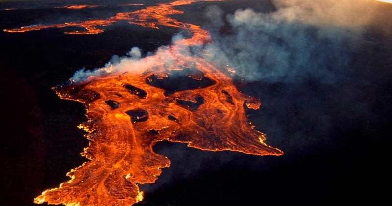 Worlds Largest Active Volcano Erupts In Hawaii After 40 Years 8761