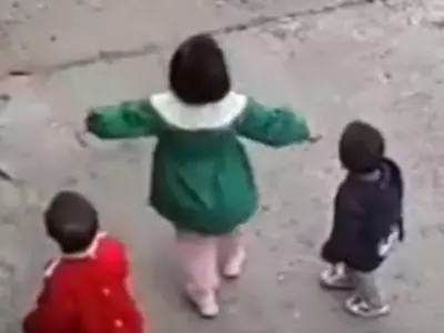 Little Girl Protects Her Siblings In Viral Video