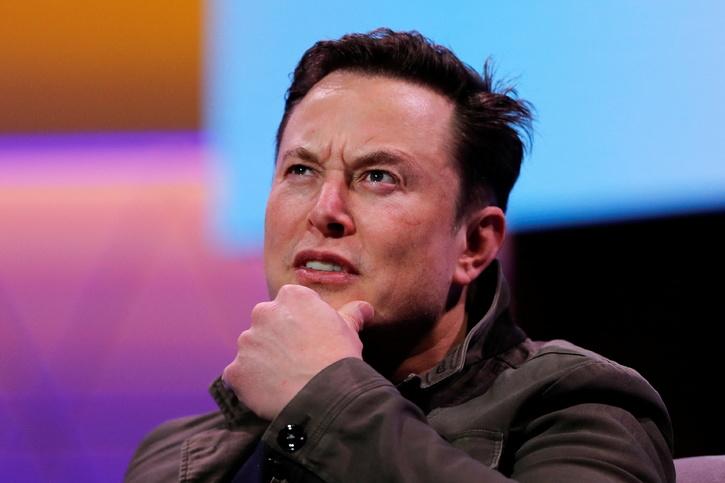 Elon Musk Bans Accounts Of Several Journalists On Twitter For 