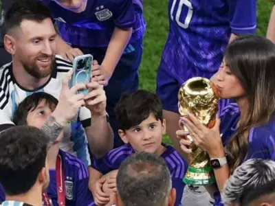 Fans Are In Awe Of Lionel Messi As He Clicks Wife's Photos Post Argentina's FIFA World Cup Win