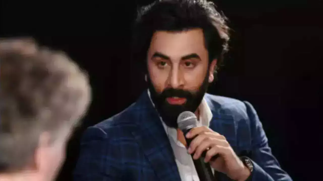 ranbir kapoor beard: Ranbir Kapoor regrets wearing prosthetic beard in  'Shamshera'; says he was gutted by 'Jagga Jasoos' BO failure - The Economic  Times