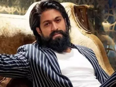 Can You Believe It? KGF Star Yash Clicked Individual Pictures With Over 700 Fans In Bangalore