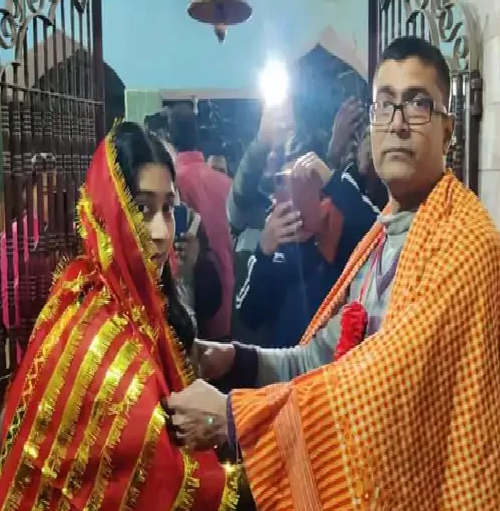 bihar 50 year old teacher married 20 year old student 