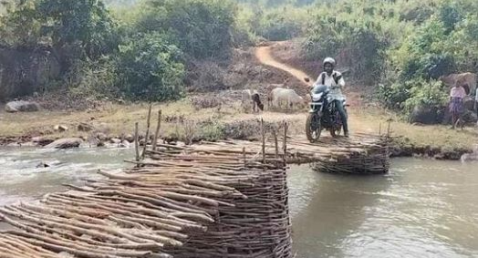 odisha man pawn wife jewellery to build bridge in village