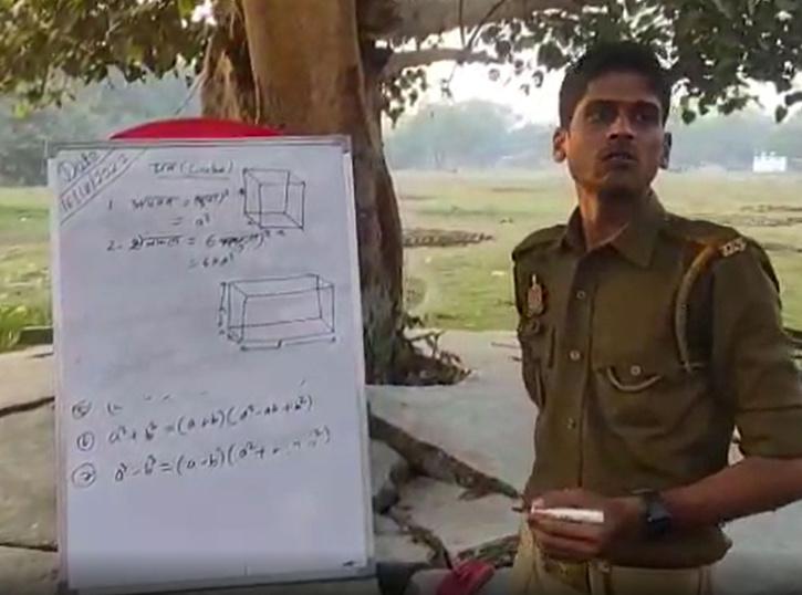 Constable Mohammad Jafar teaches children for free