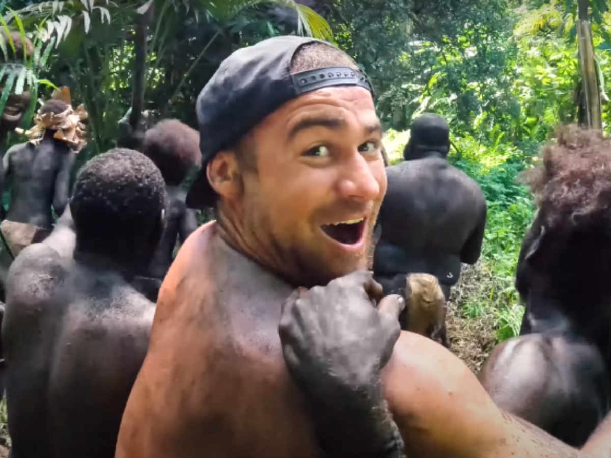 Australian Youtuber Meets Indigenous Tribe Of Northern Vanuatu pic