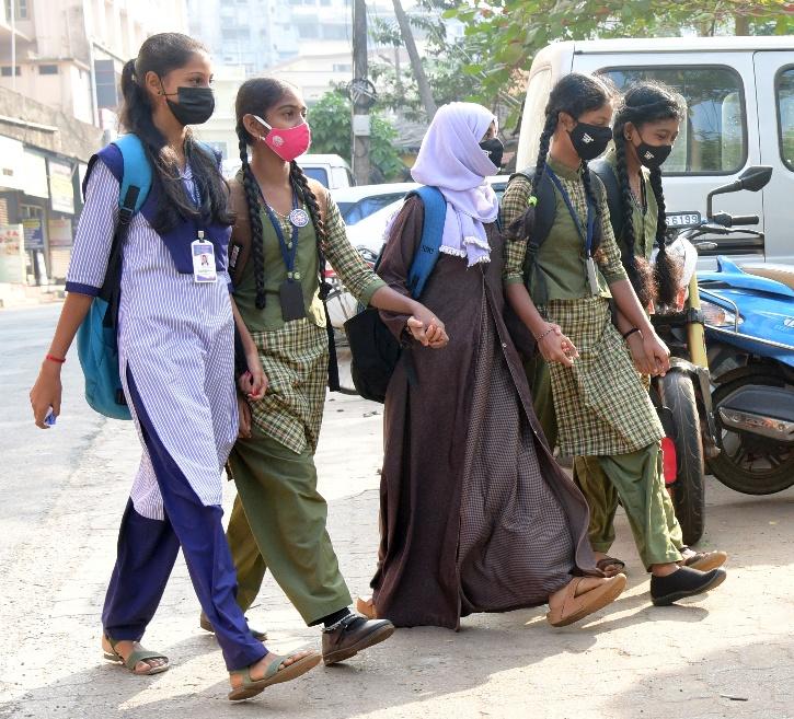Friendship Above All: Hindu Schoolmates Walk Hand-in-hand With Muslim  Students In Hijab