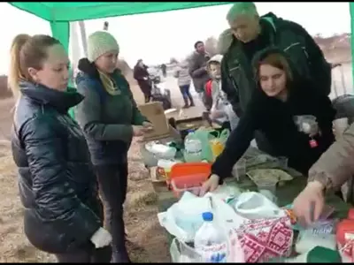 Khalsa Aid Serves Langar Near Ukraine-Poland Border