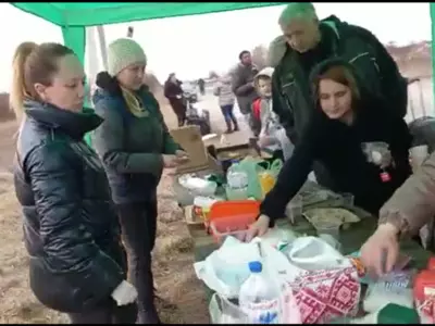 Khalsa Aid Serves Langar Near Ukraine-Poland Border