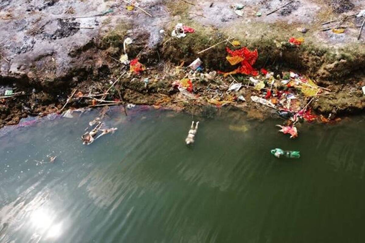 ganges river dead bodies