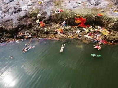 dead bodies floating in Ganga