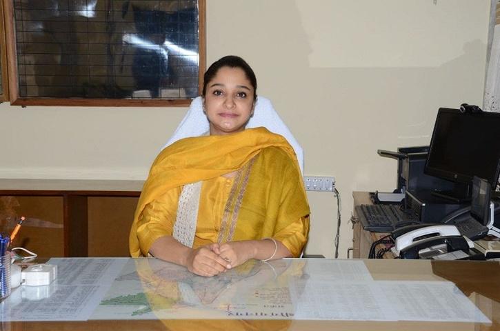 ias rukmani riar success story