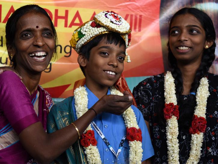 r praggnanandhaa Family 