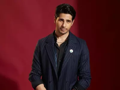 Sidharth Malhotra Opens Up On Seeing Extremes; Confesses Having Good Looks Wasn't Favourable