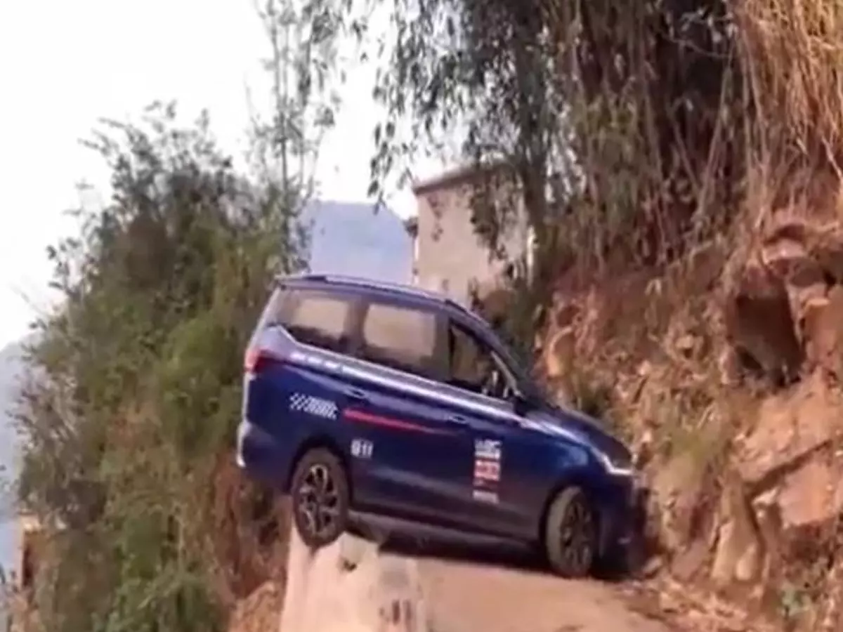 car-edge-cliff-61ef82407e693 Indiatimes