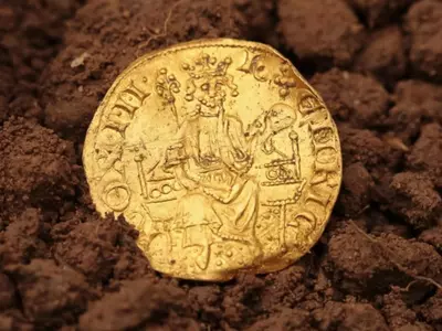 england metal detectorist unearths 13th century england gold coin 