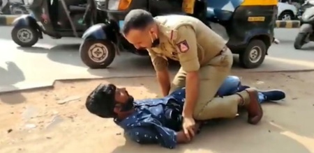 mangulur cop caughts thief in bollywood style video viral