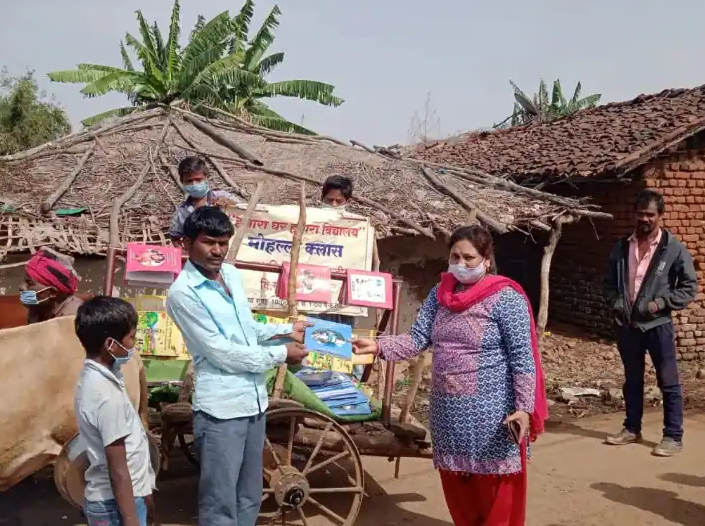 madhya pradesh teacher bullock cart library 