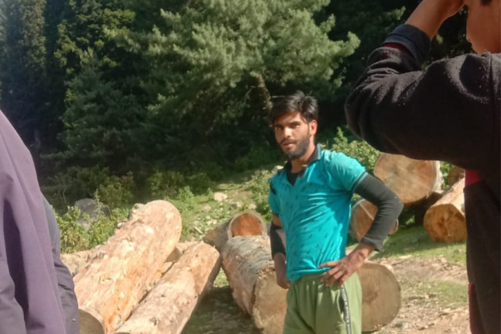 Kashmiri horseman dies while saving Amarnath pilgrim from falling from a cliff