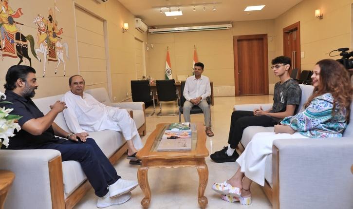 R Madhavan Beams With Pride As Odisha CM Honours Son Vedaant For His  Achievements In Swimming