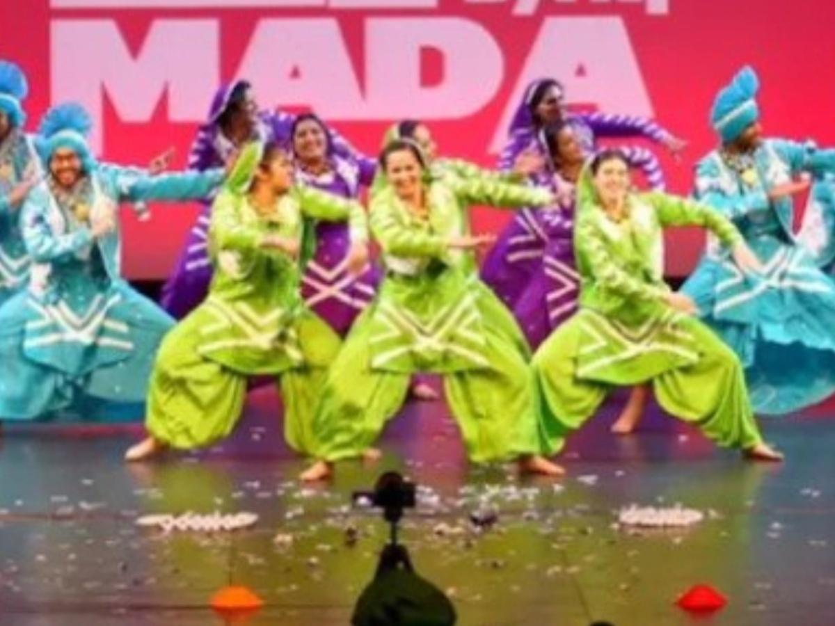 Watch: Viral video of dancers doing Bhangra on Sidhu Moosewala's