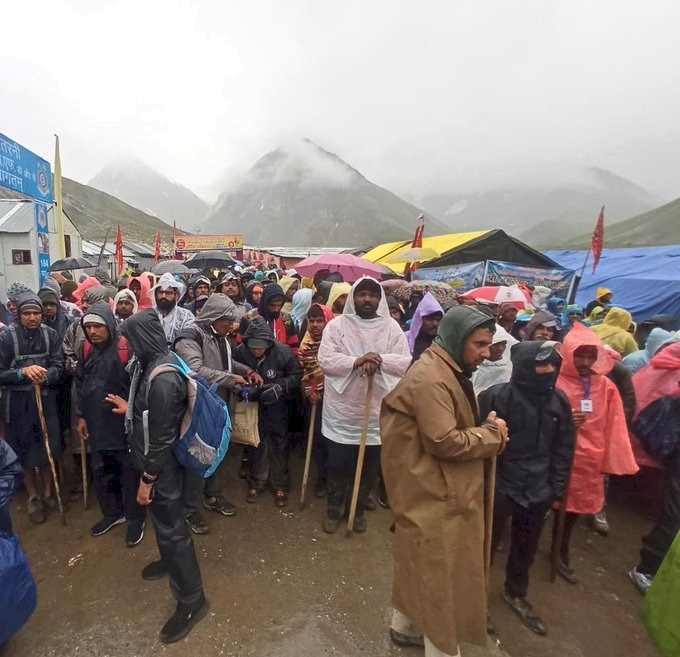 Kashmiri horseman dies while saving Amarnath pilgrim from falling from a cliff